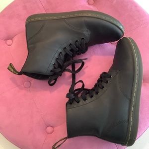 🖤Dr. Martens Tobias Boots🖤